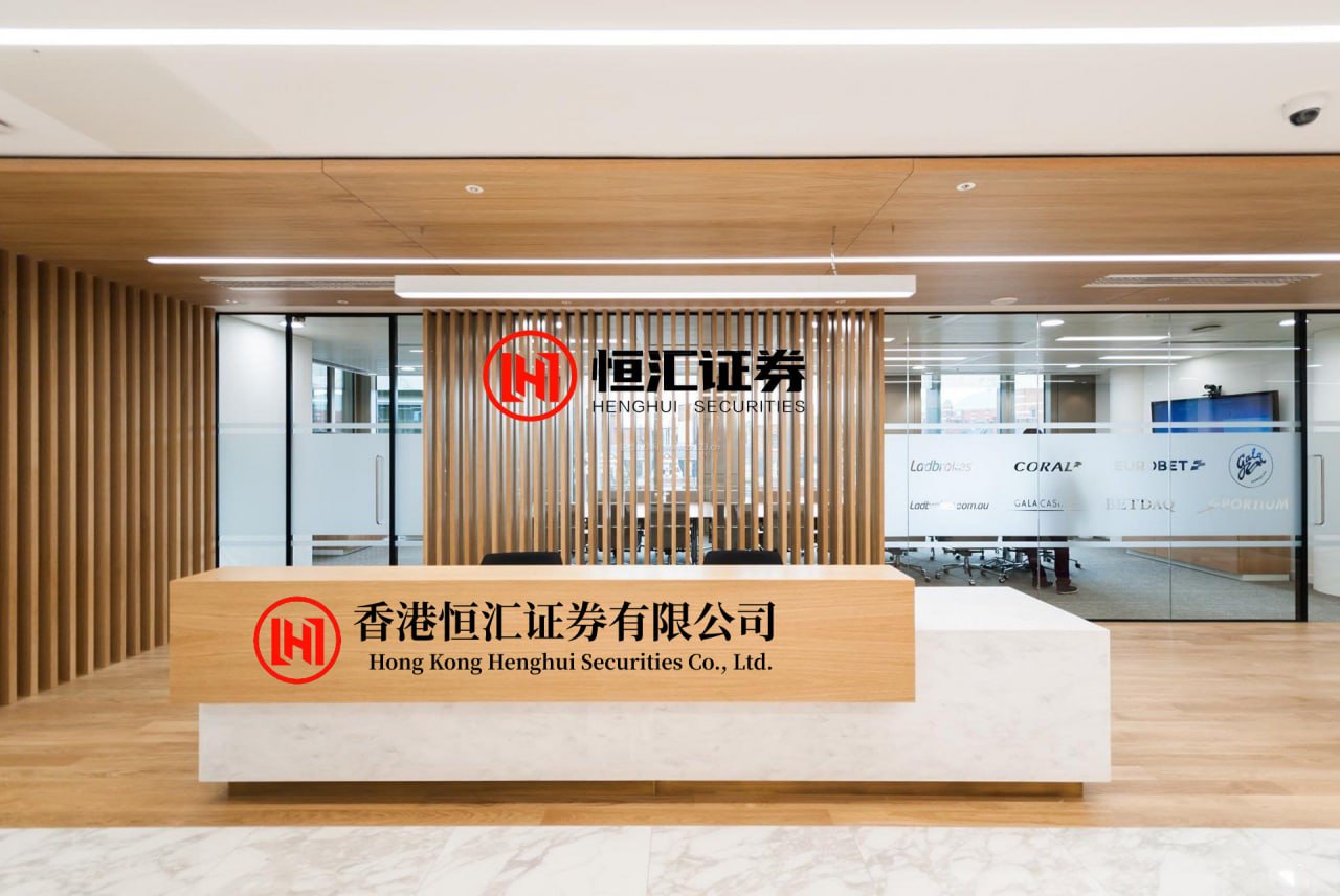 沪深股票配资 杨绛先生说你喜欢吃草莓你会毫不犹豫的买下它如果你不喜欢吃香蕉但考虑到香蕉助消化你还是会买它所以，喜欢是单纯的不喜欢，才会权衡利弊在你犹豫的一瞬间其实已经做出了选择三观一样的人才会理解你的万里河山三观不一样的人只会觉得你没事找事提什么都别提当初讲什么都不要...